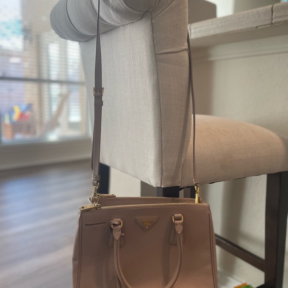 Prada Saffiano Tote - Picture 5 of 9